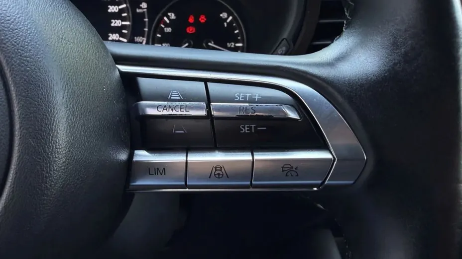 MAZDA 3 -