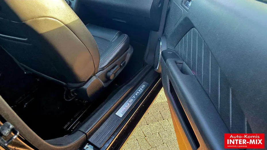 FORD Mustang -