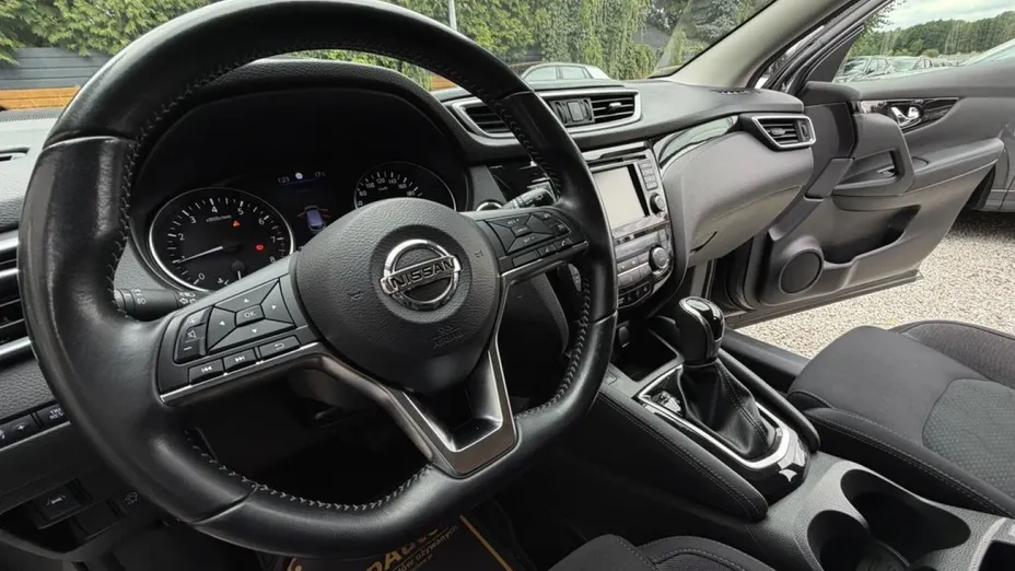 NISSAN Qashqai -