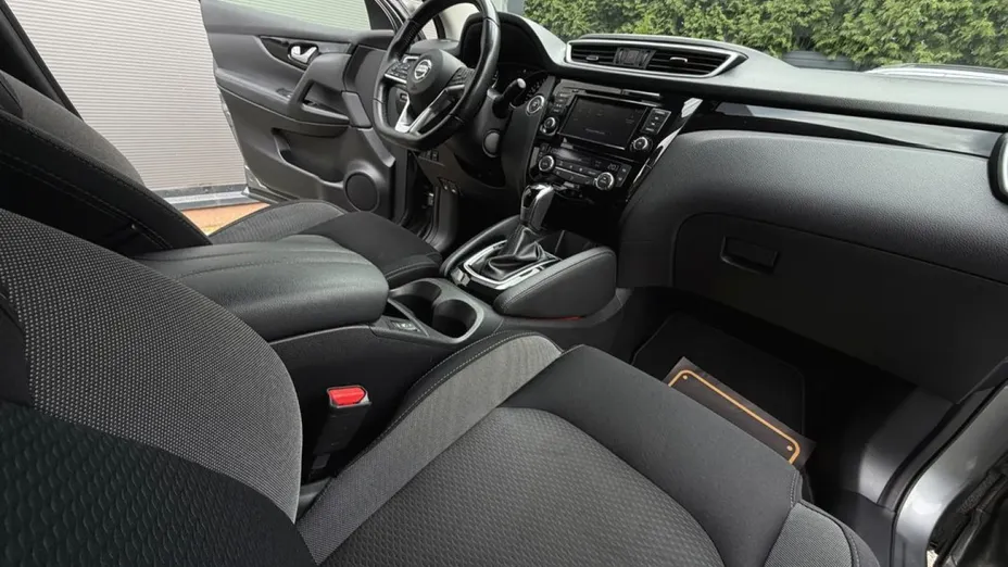 NISSAN Qashqai -