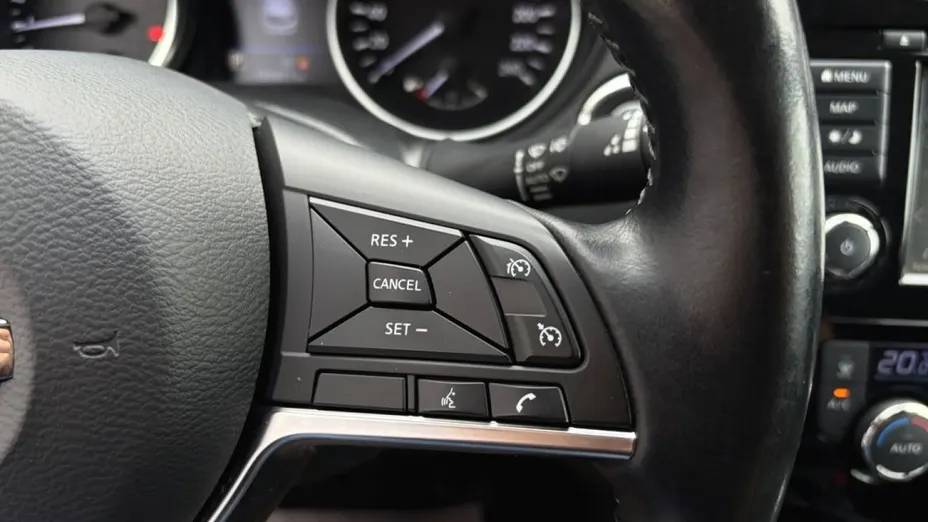 NISSAN Qashqai -