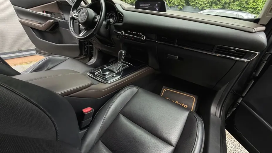 MAZDA CX-30 -