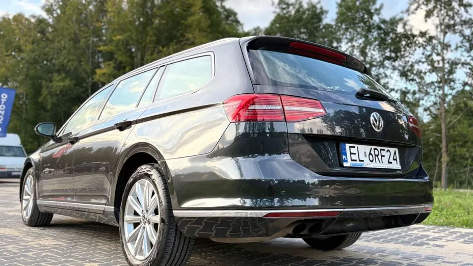VOLKSWAGEN Passat -