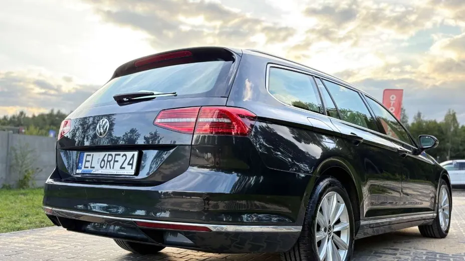 VOLKSWAGEN Passat -