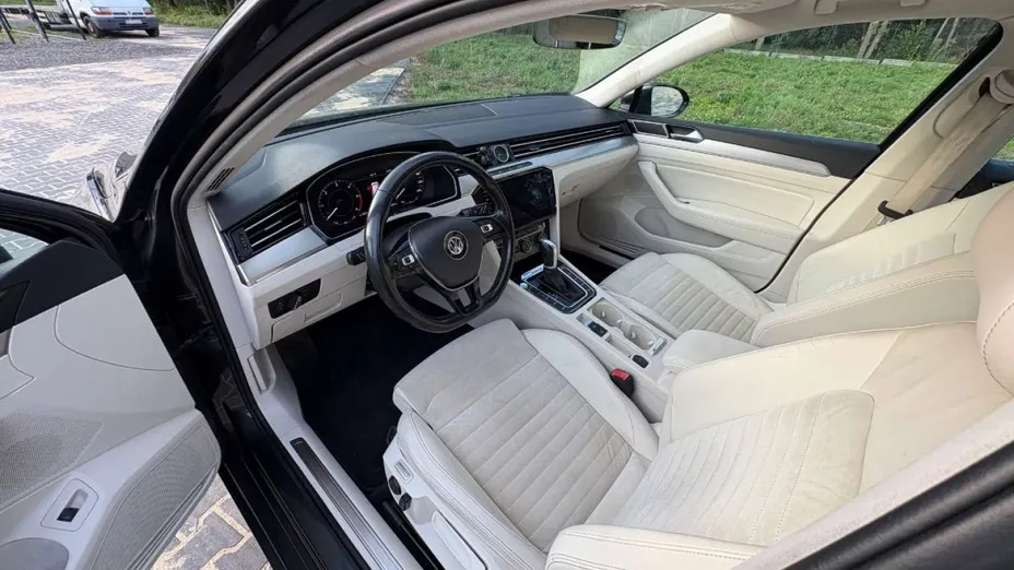 VOLKSWAGEN Passat -