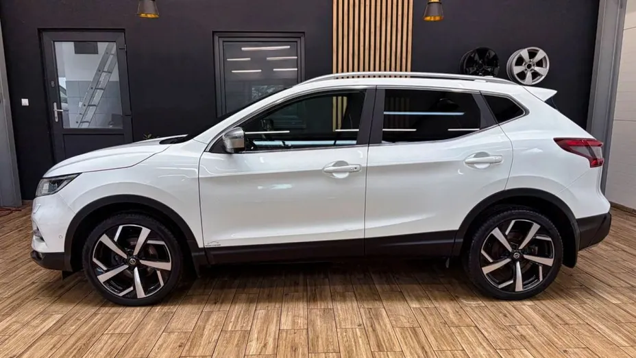 NISSAN Qashqai -