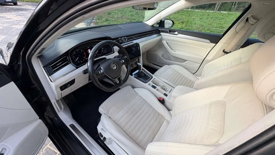 VOLKSWAGEN Passat -
