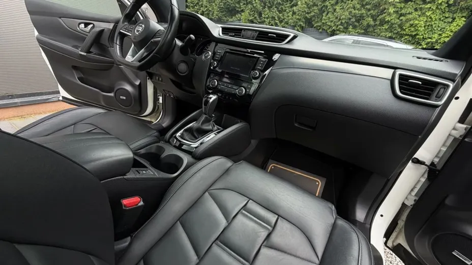 NISSAN Qashqai -