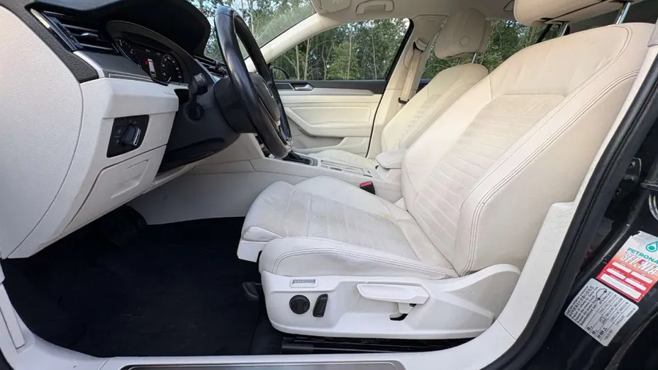VOLKSWAGEN Passat -