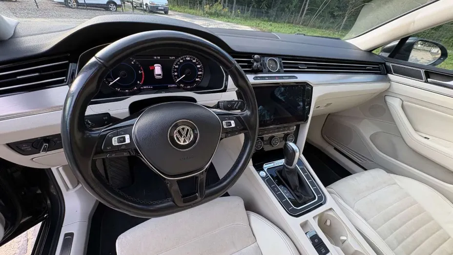VOLKSWAGEN Passat -