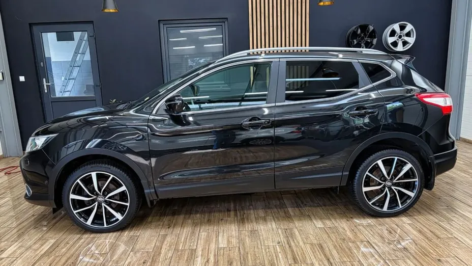 NISSAN Qashqai -