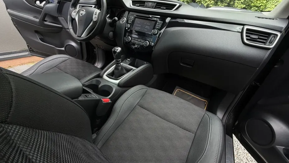 NISSAN Qashqai -