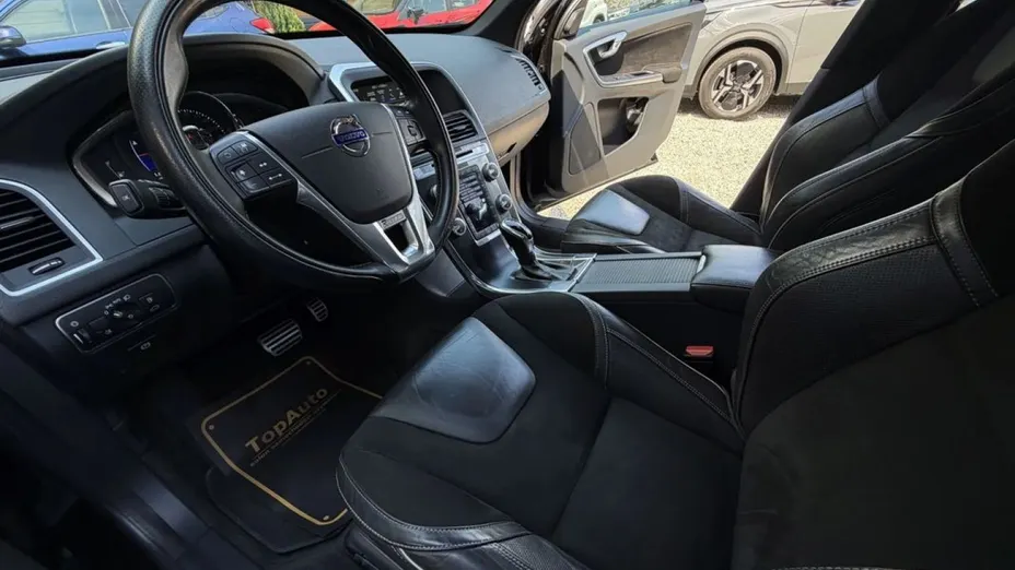 VOLVO XC60 -