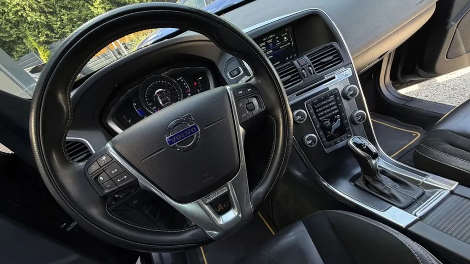 VOLVO XC60 -