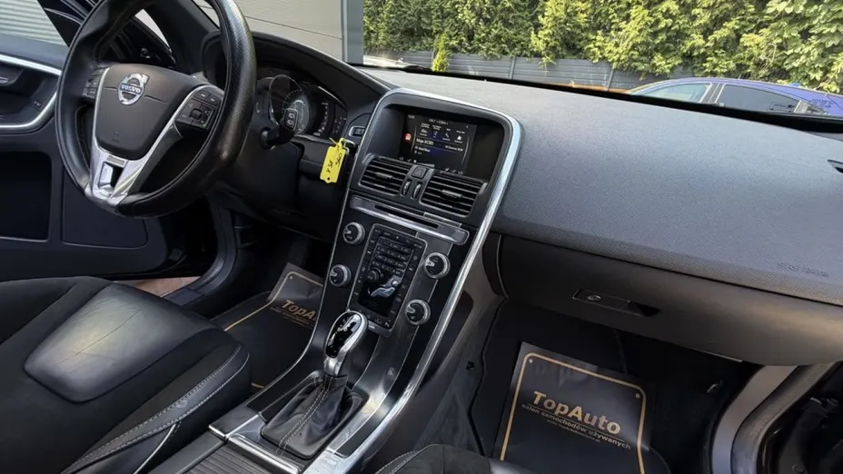 VOLVO XC60 -