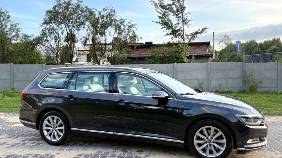 VOLKSWAGEN Passat -
