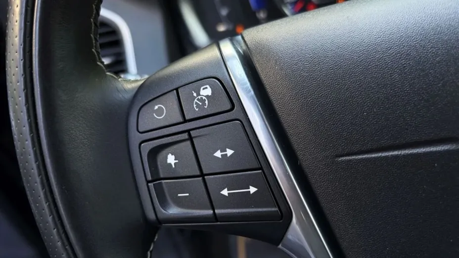 VOLVO XC60 -