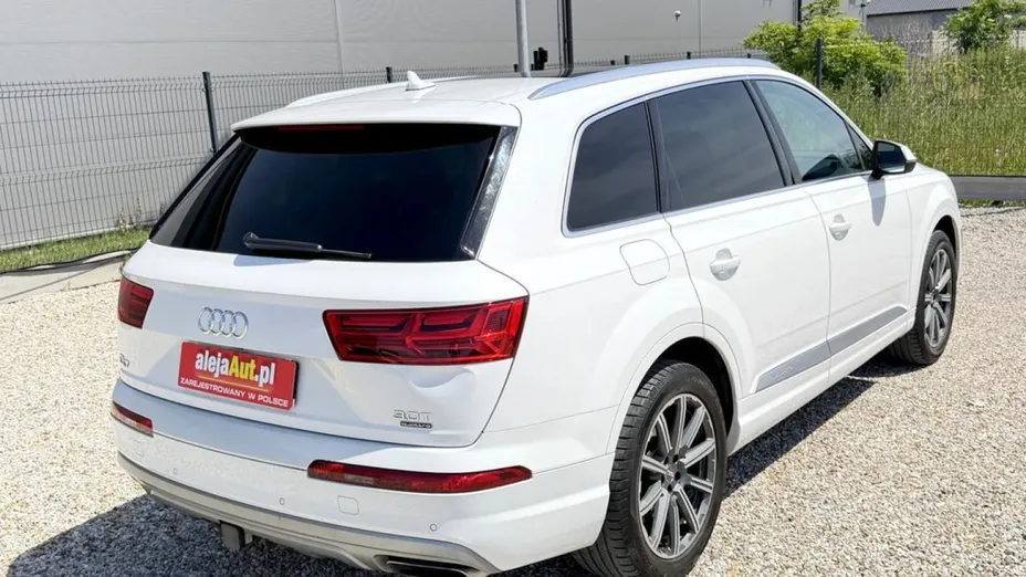 AUDI Q7 -