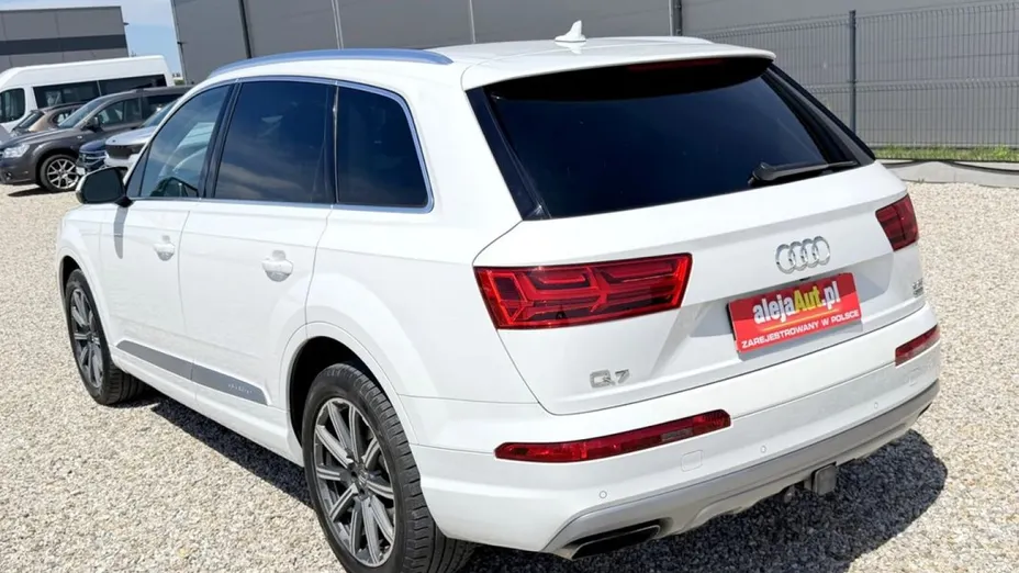 AUDI Q7 -