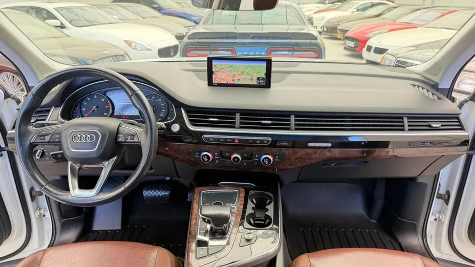 AUDI Q7 -