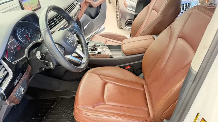 AUDI Q7 -