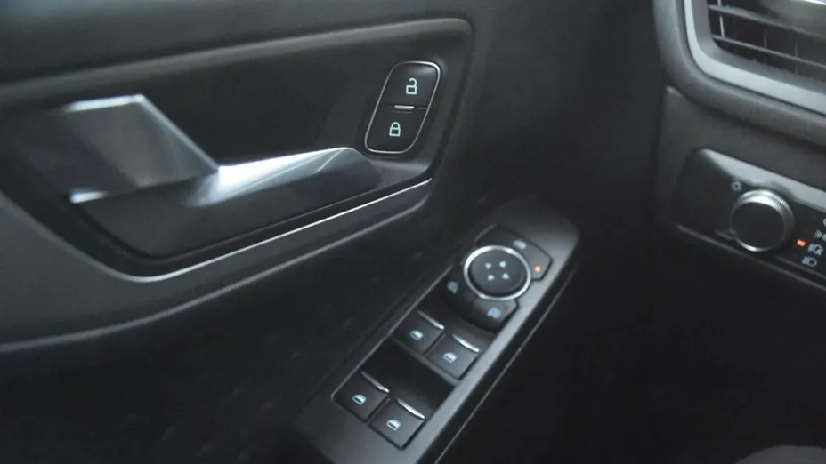 FORD Escape -