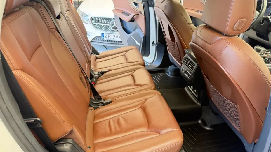 AUDI Q7 -