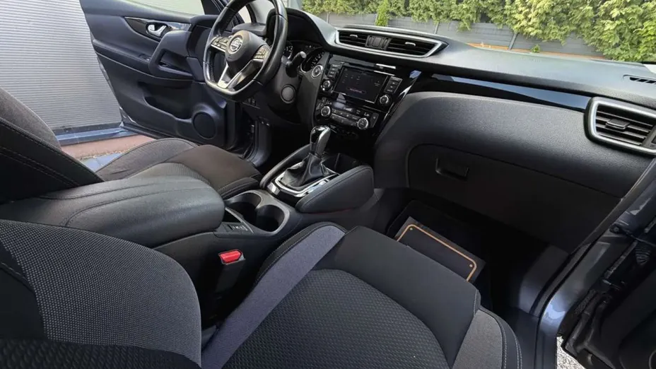 NISSAN Qashqai -