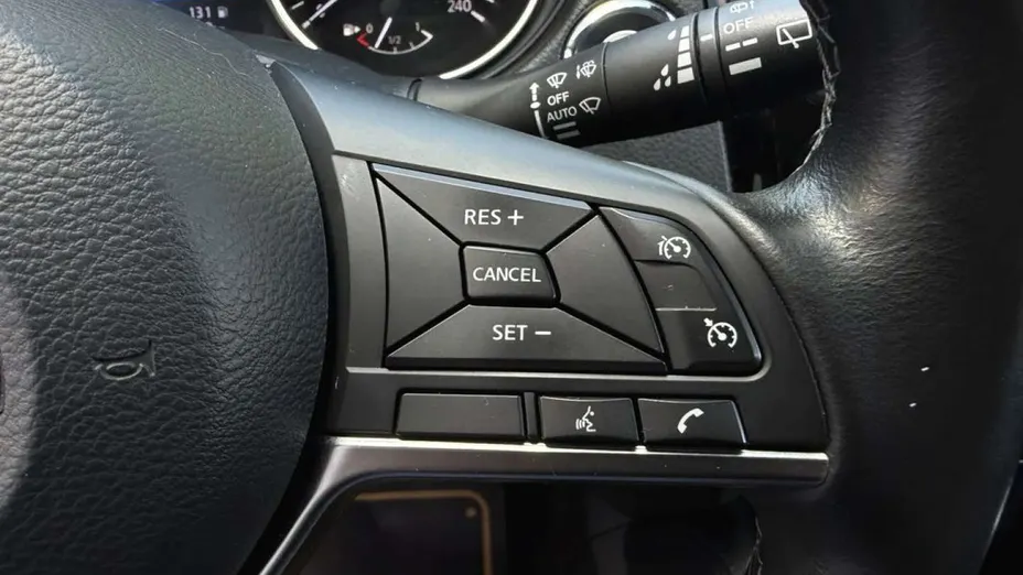 NISSAN Qashqai -