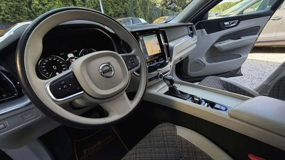 VOLVO XC60 -