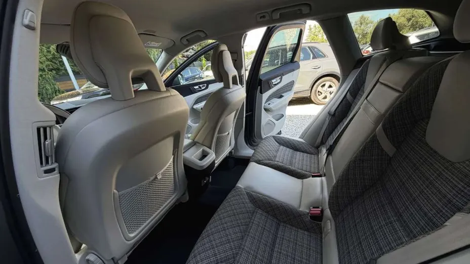 VOLVO XC60 -
