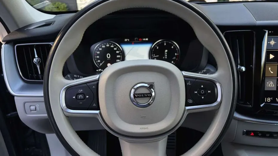 VOLVO XC60 -