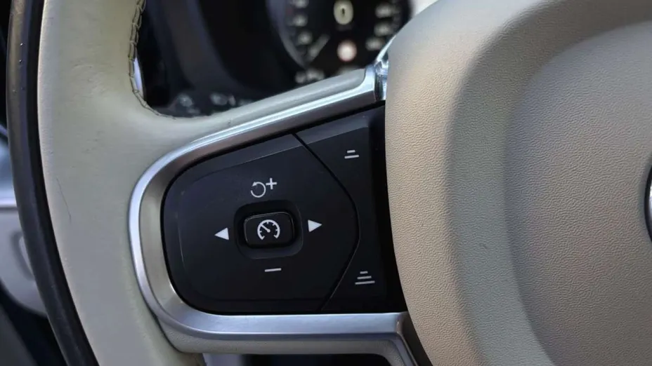 VOLVO XC60 -