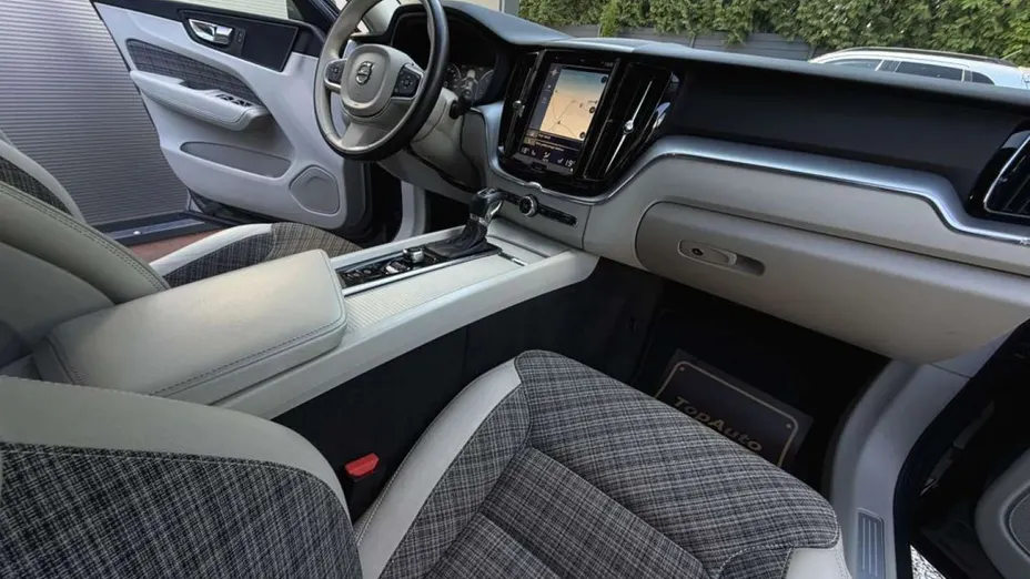 VOLVO XC60 -