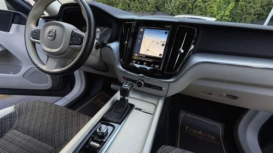 VOLVO XC60 -