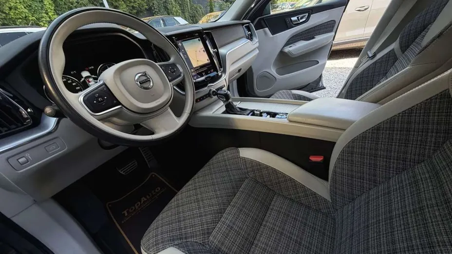 VOLVO XC60 -
