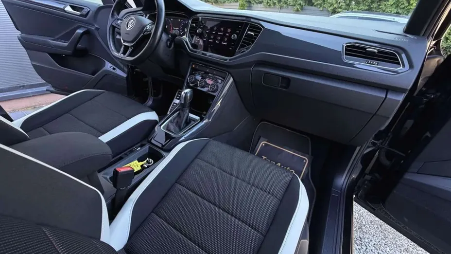 VOLKSWAGEN T-ROC -
