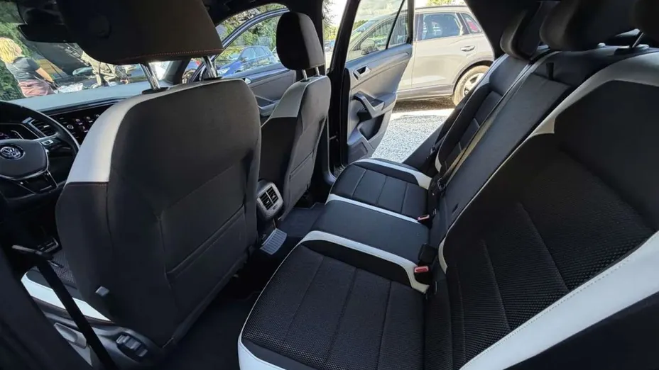 VOLKSWAGEN T-ROC -