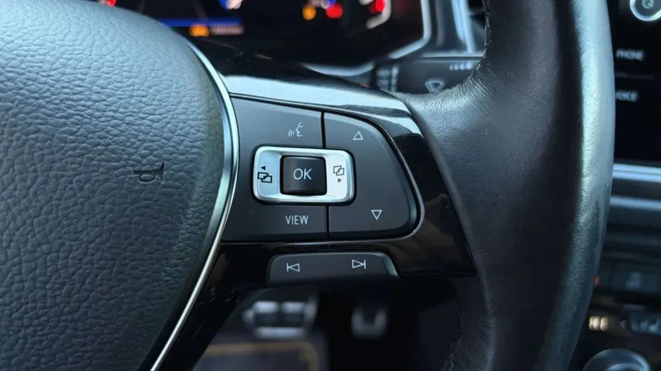 VOLKSWAGEN T-ROC -