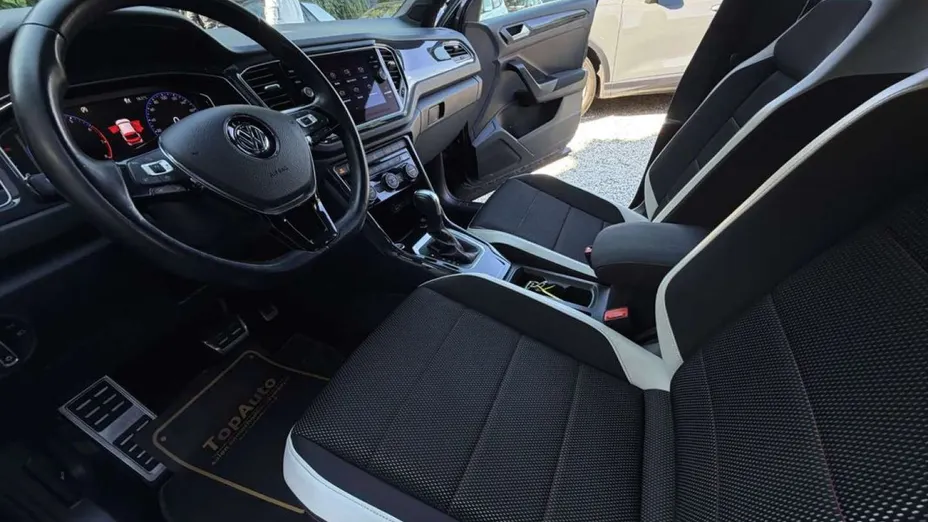 VOLKSWAGEN T-ROC -