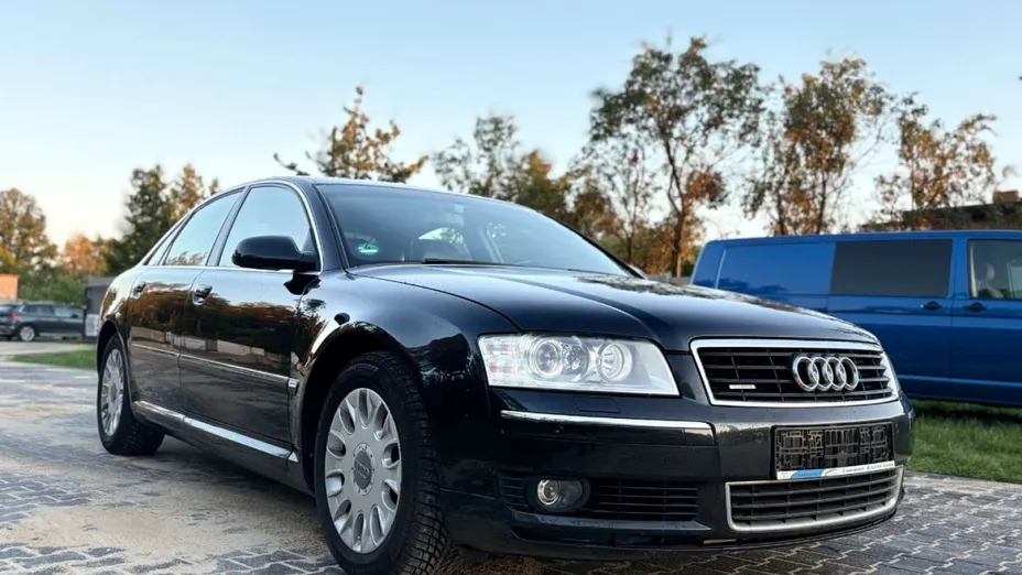 AUDI A8 -