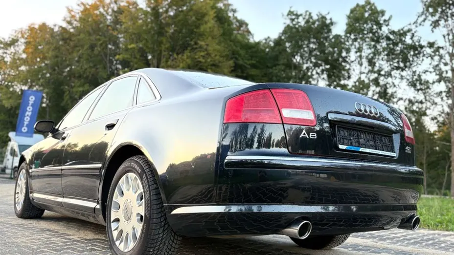 AUDI A8 -