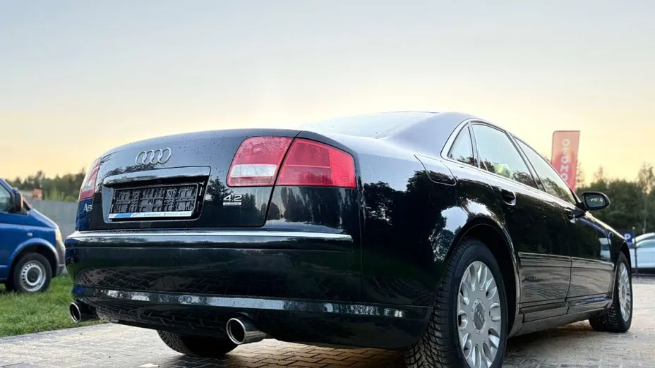 AUDI A8 -