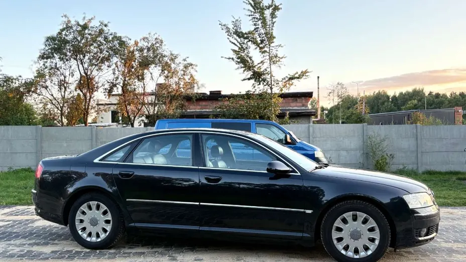 AUDI A8 -