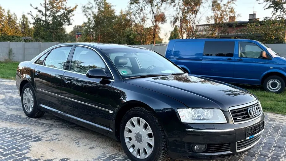 AUDI A8 -