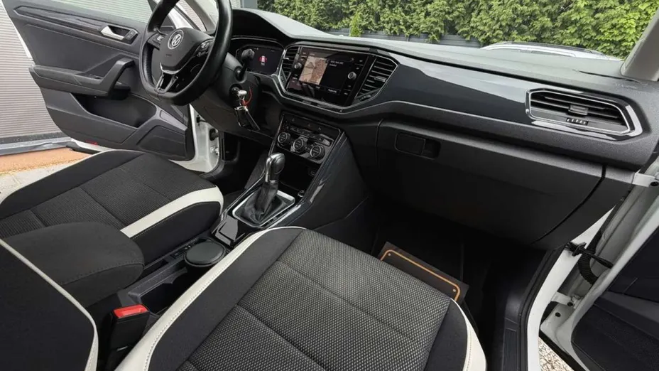 VOLKSWAGEN T-ROC -