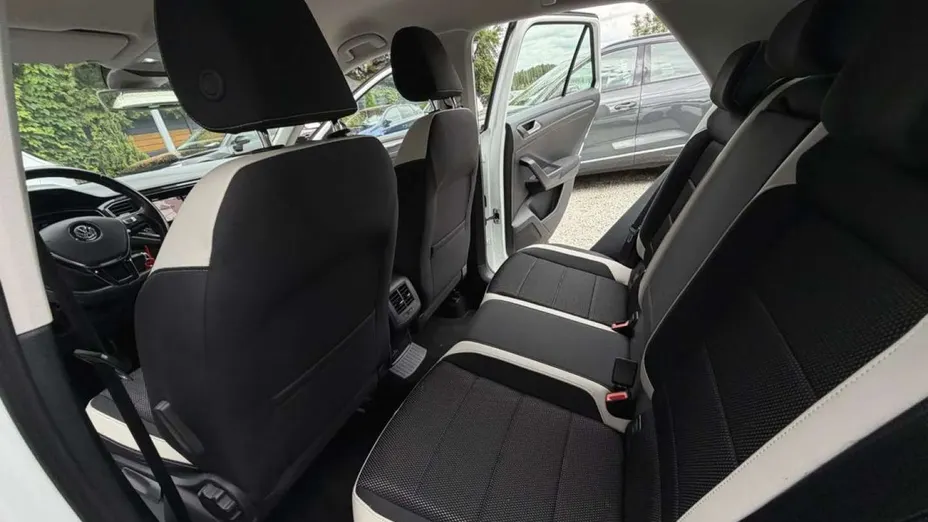 VOLKSWAGEN T-ROC -
