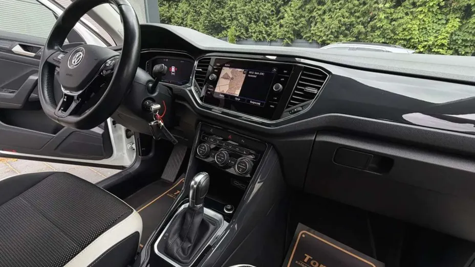 VOLKSWAGEN T-ROC -