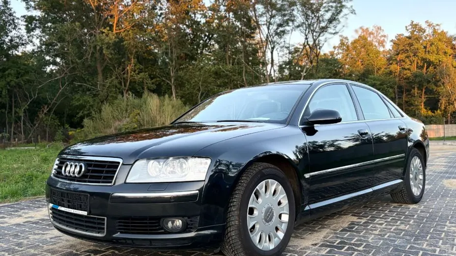 AUDI A8 -