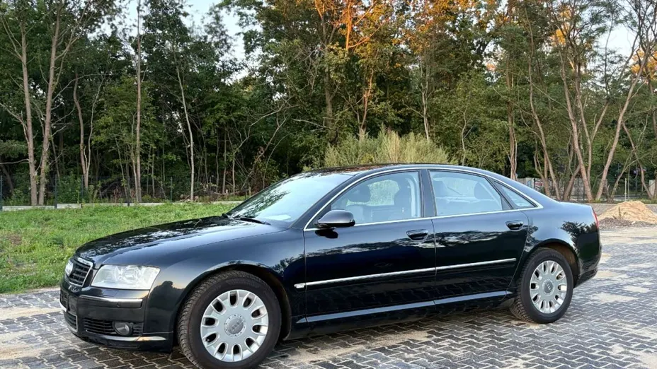 AUDI A8 -